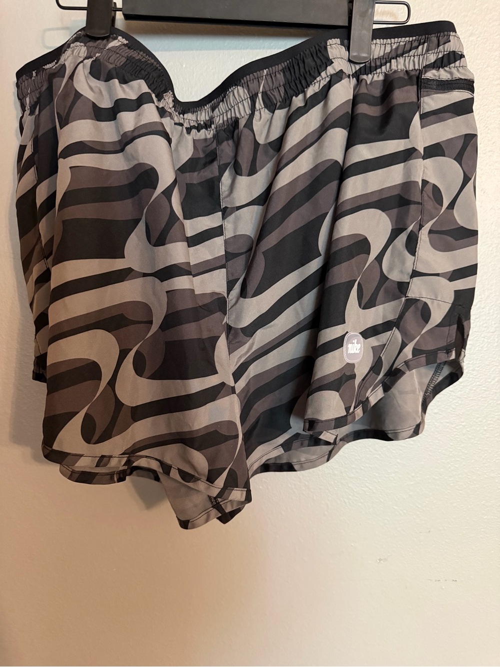 Nike Black & Gray Wave-Print Athletic Shorts